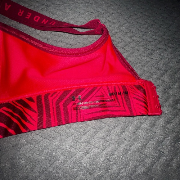 Under Armour Women's Red Sports Bra - Picture 5 of 6